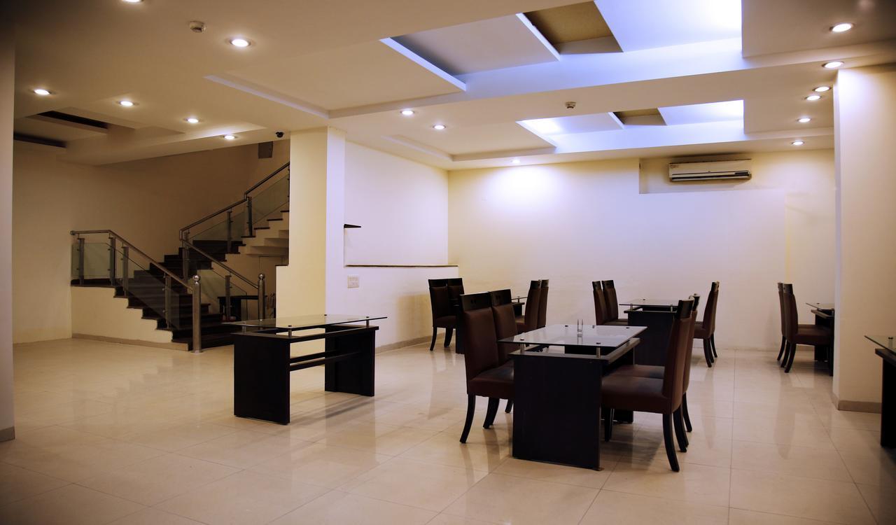 غورغاون Fabhotel Oasis Dlf Phase 3 المظهر الخارجي الصورة